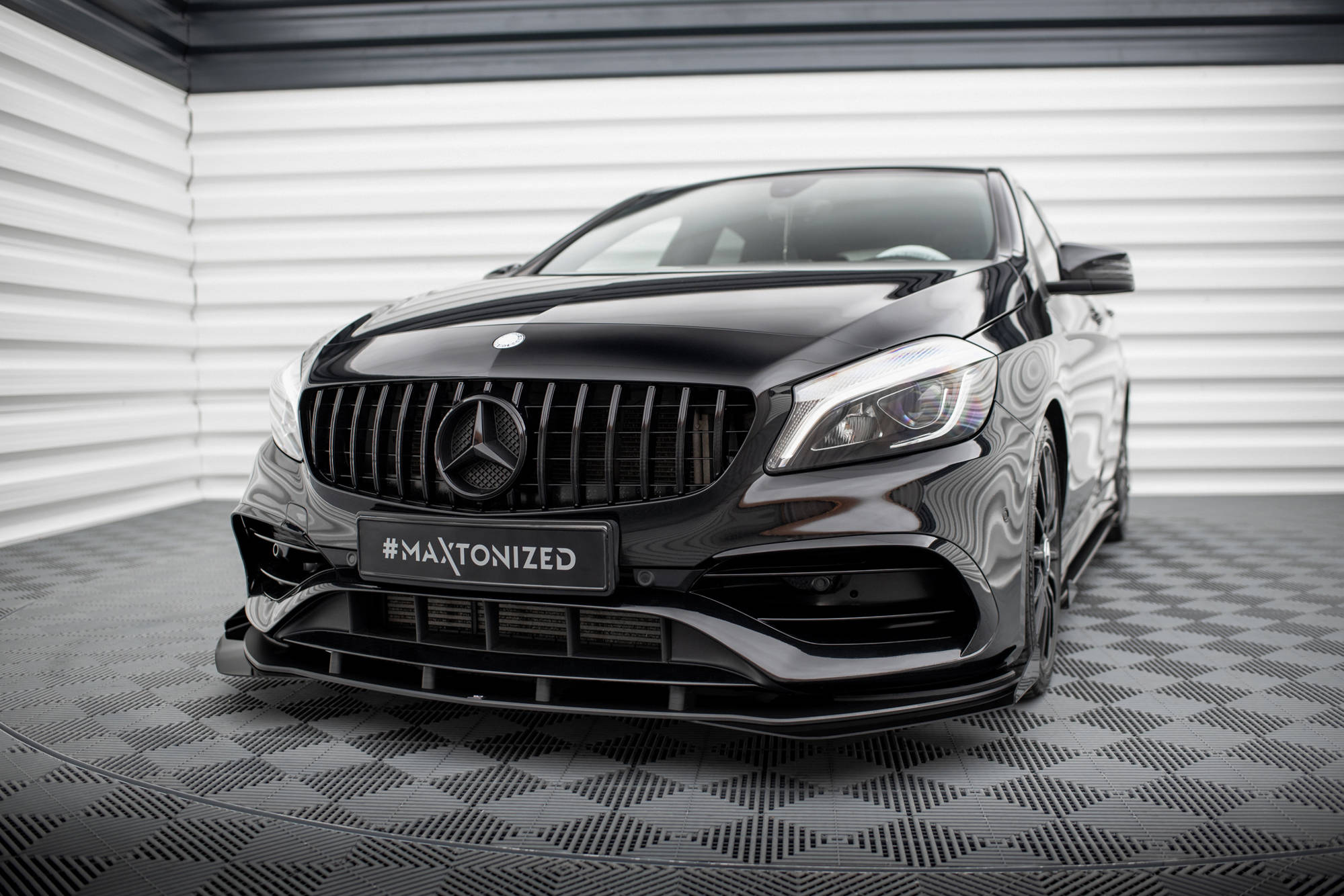 Frontflaps Mercedes-Benz A AMG-Line W176 Facelift - Bilde 2