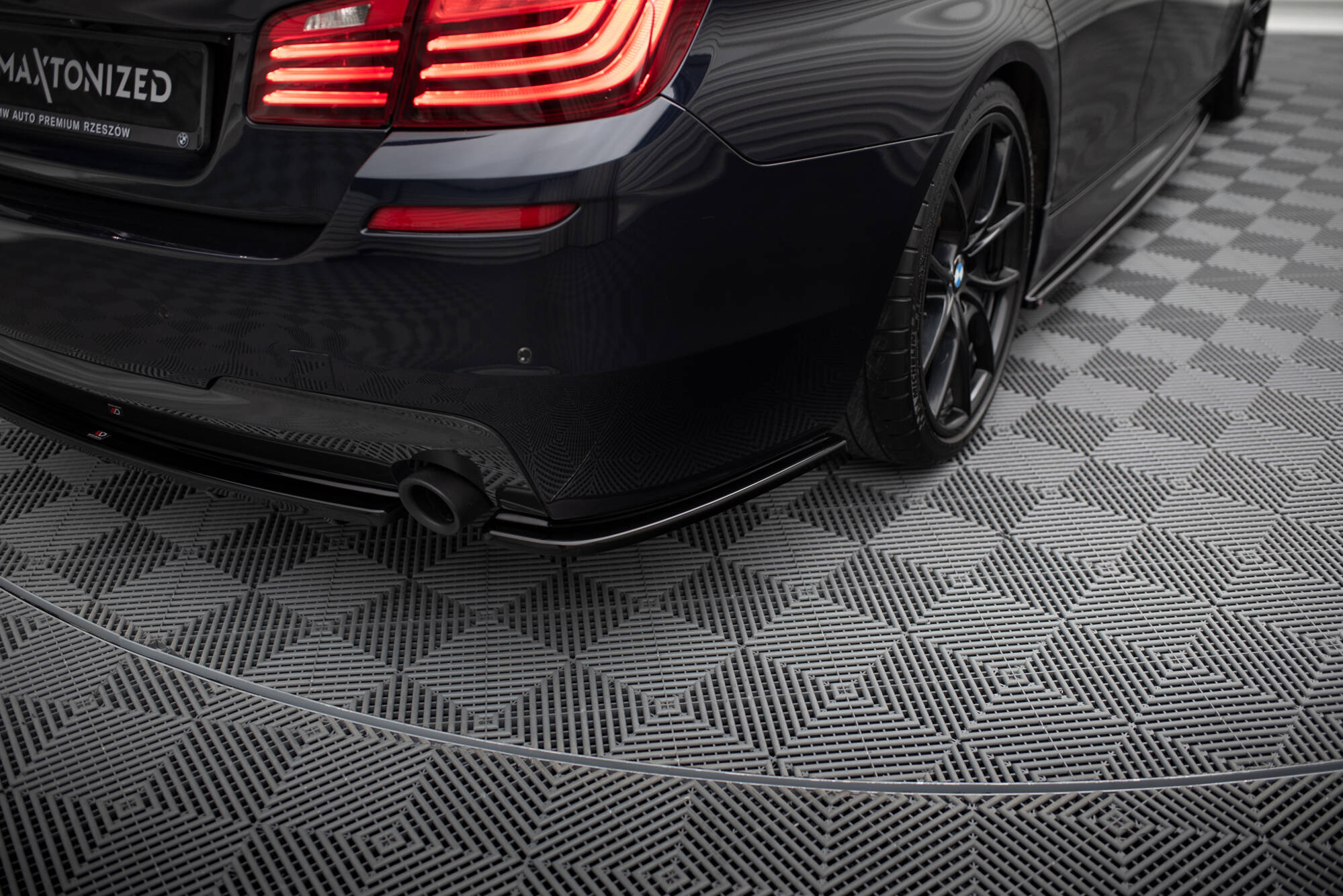 Bakre Flaps BMW 5 F11 M-Pack (2 enkle eksosrør)