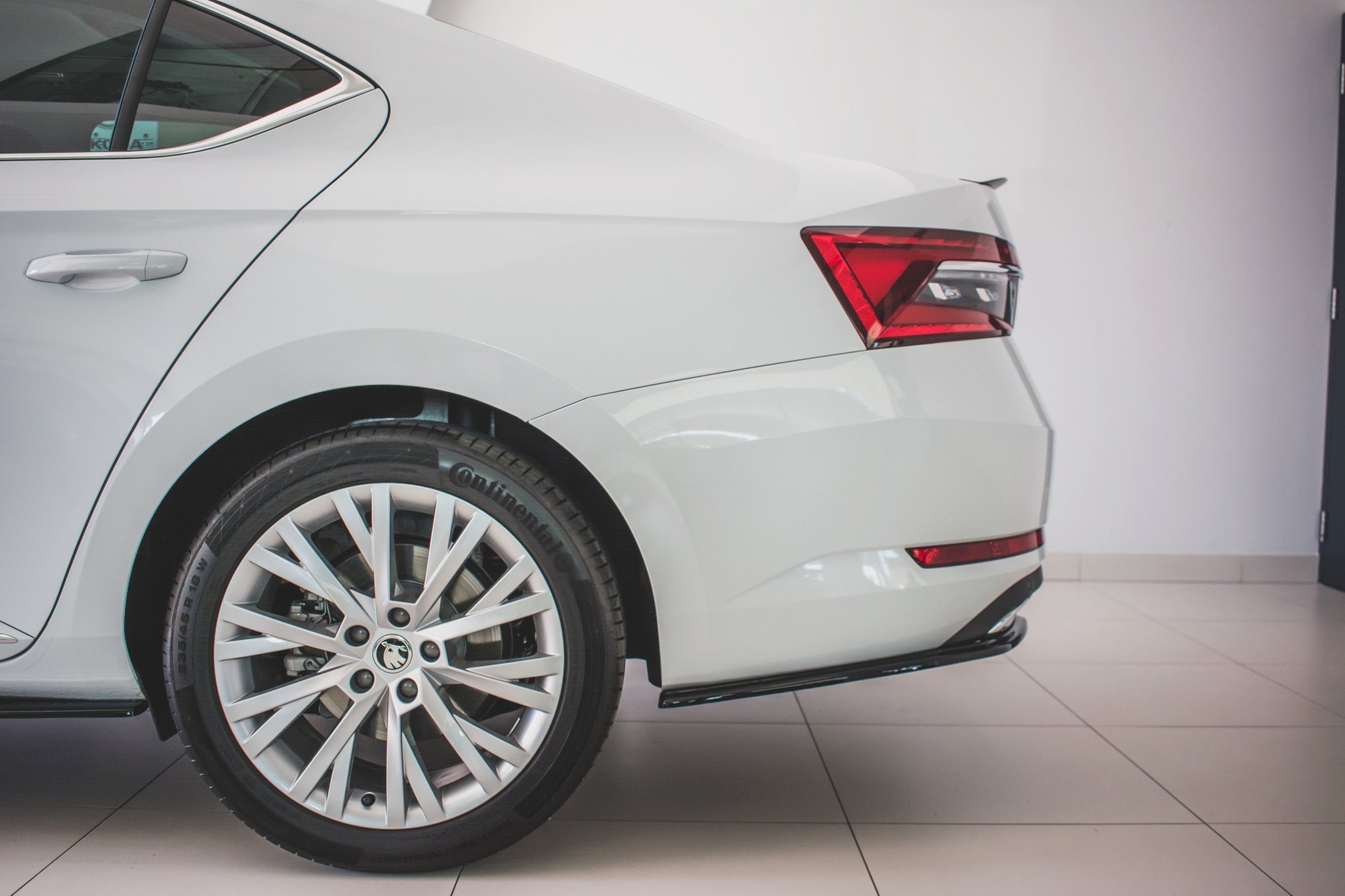 Bakre Flaps Skoda Superb Liftback / Combi Mk3 Facelift - Bilde 2