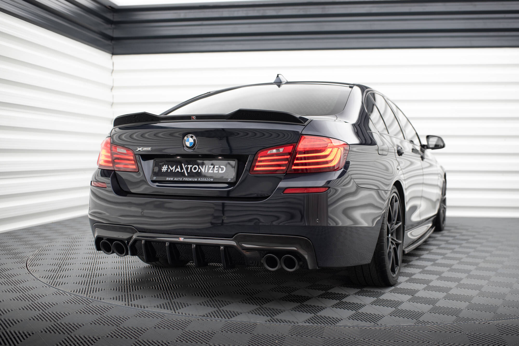 Diffuser V.2 BMW 5 M-Pack F10 / F11 (Versjon med to doble eksosanlegg)