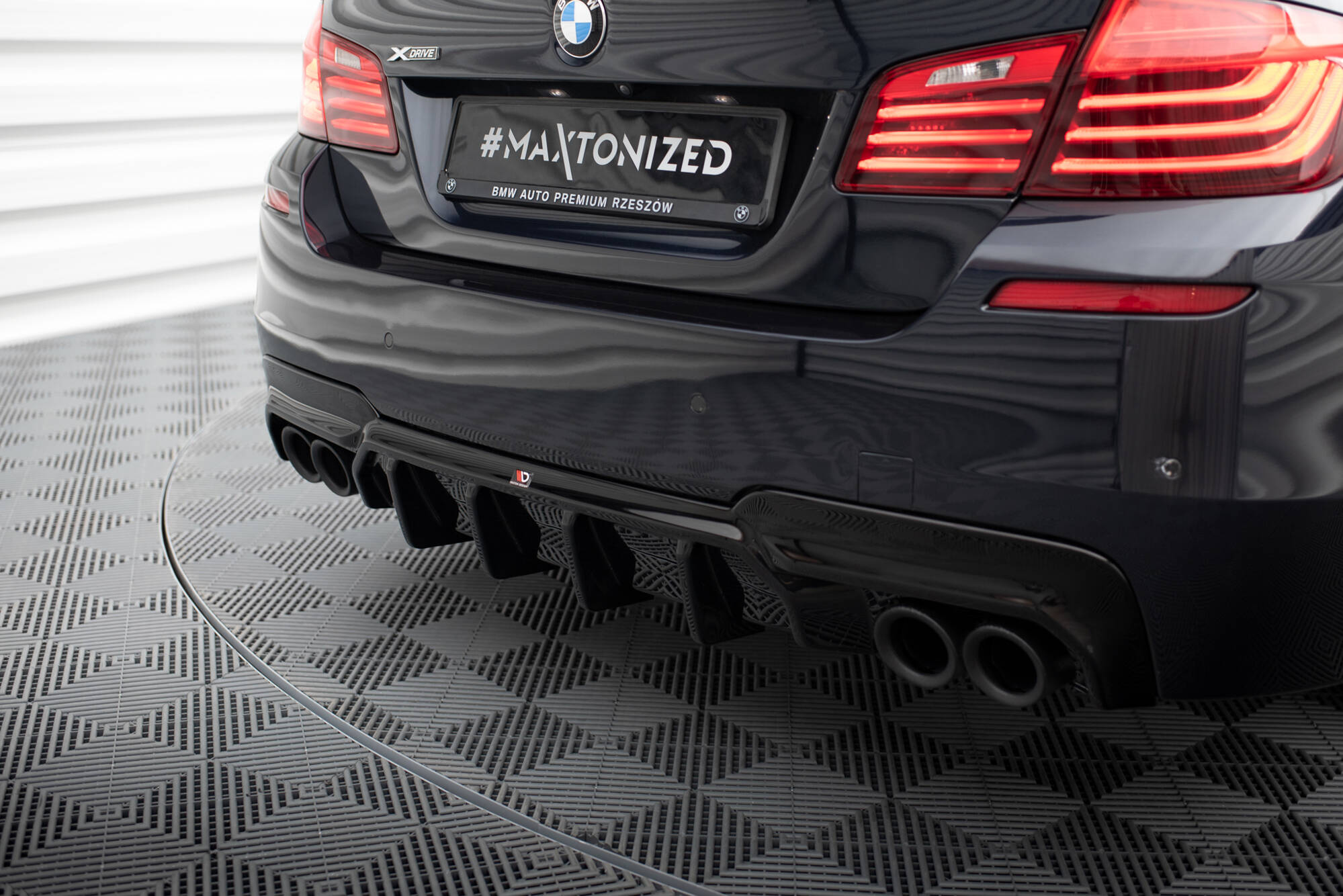 Diffuser V.2 BMW 5 M-Pack F10 / F11 (Versjon med to doble eksosanlegg) - Bilde 3