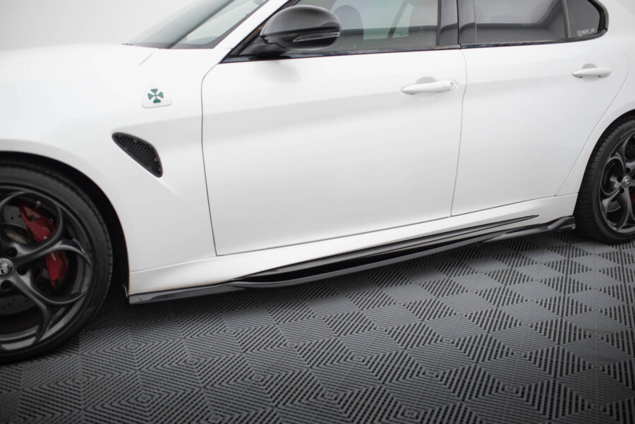 Sideskjørt Alfa Romeo Giulia Quadrifoglio – bilde 1 av 5
