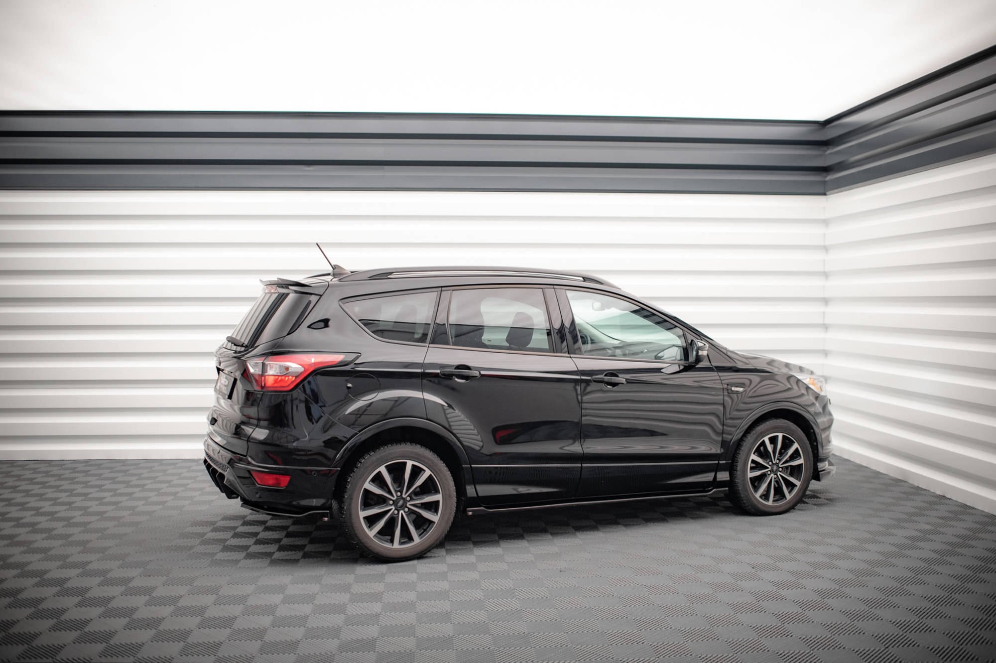 Sideskjørt Ford Escape ST-Line Mk3 - Bilde 2