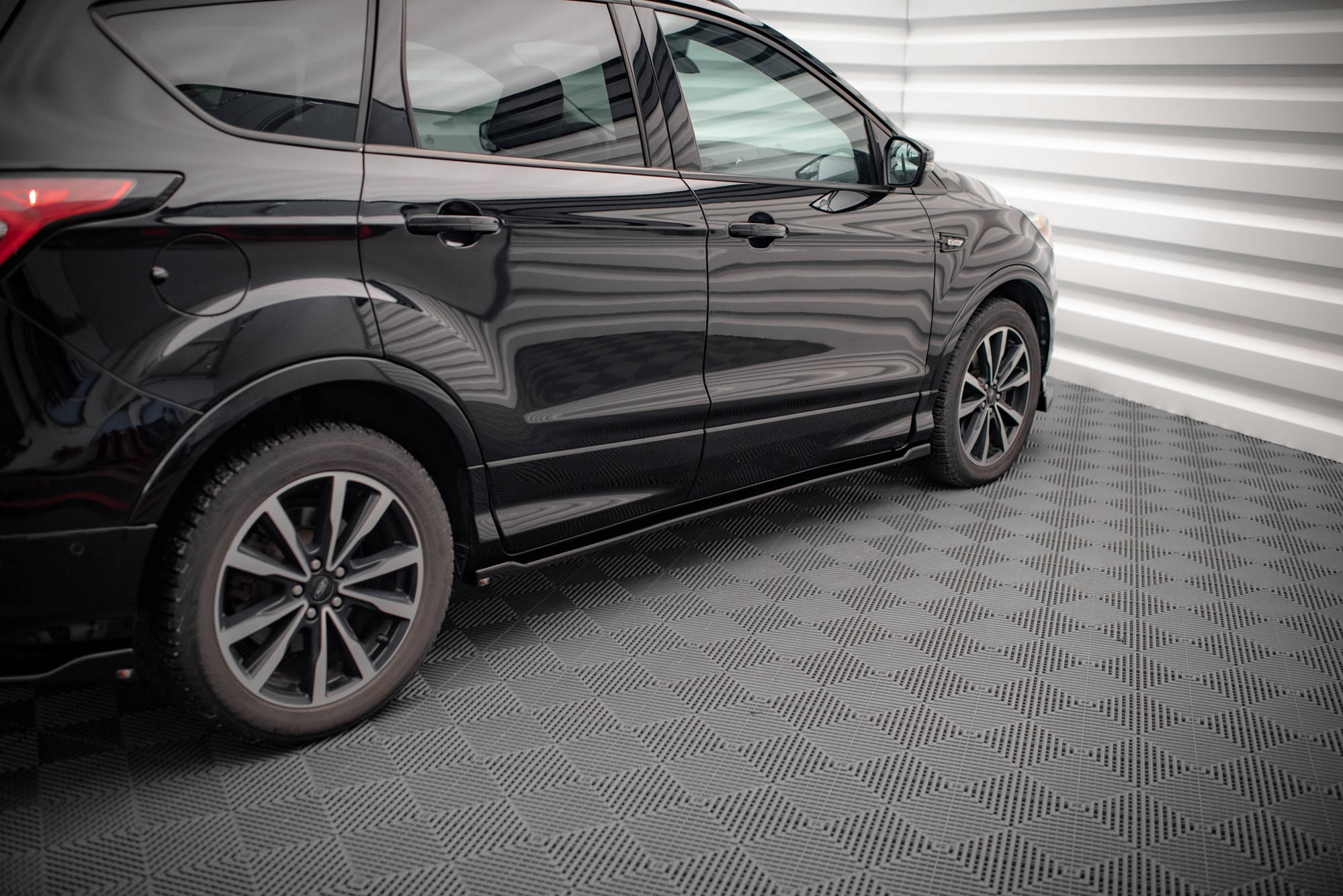 Sideskjørt Ford Escape ST-Line Mk3 - Bilde 3