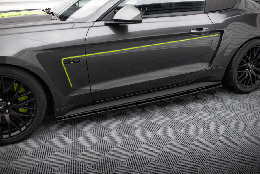 Sideskjørt Ford Mustang GT Mk6 – bilde 1 av 5