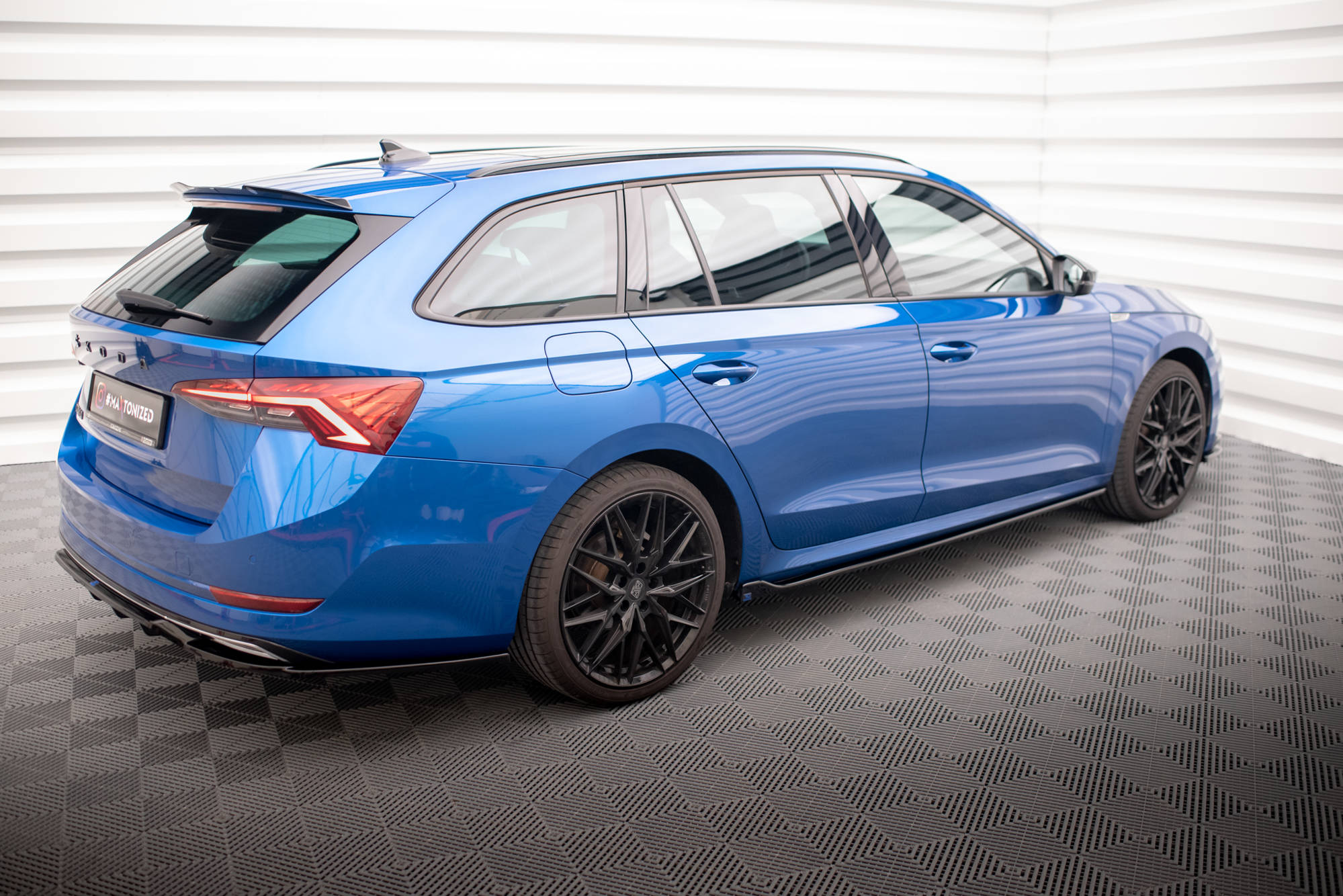 Sideskjørt V.1 Skoda Octavia Mk4 - Bilde 3