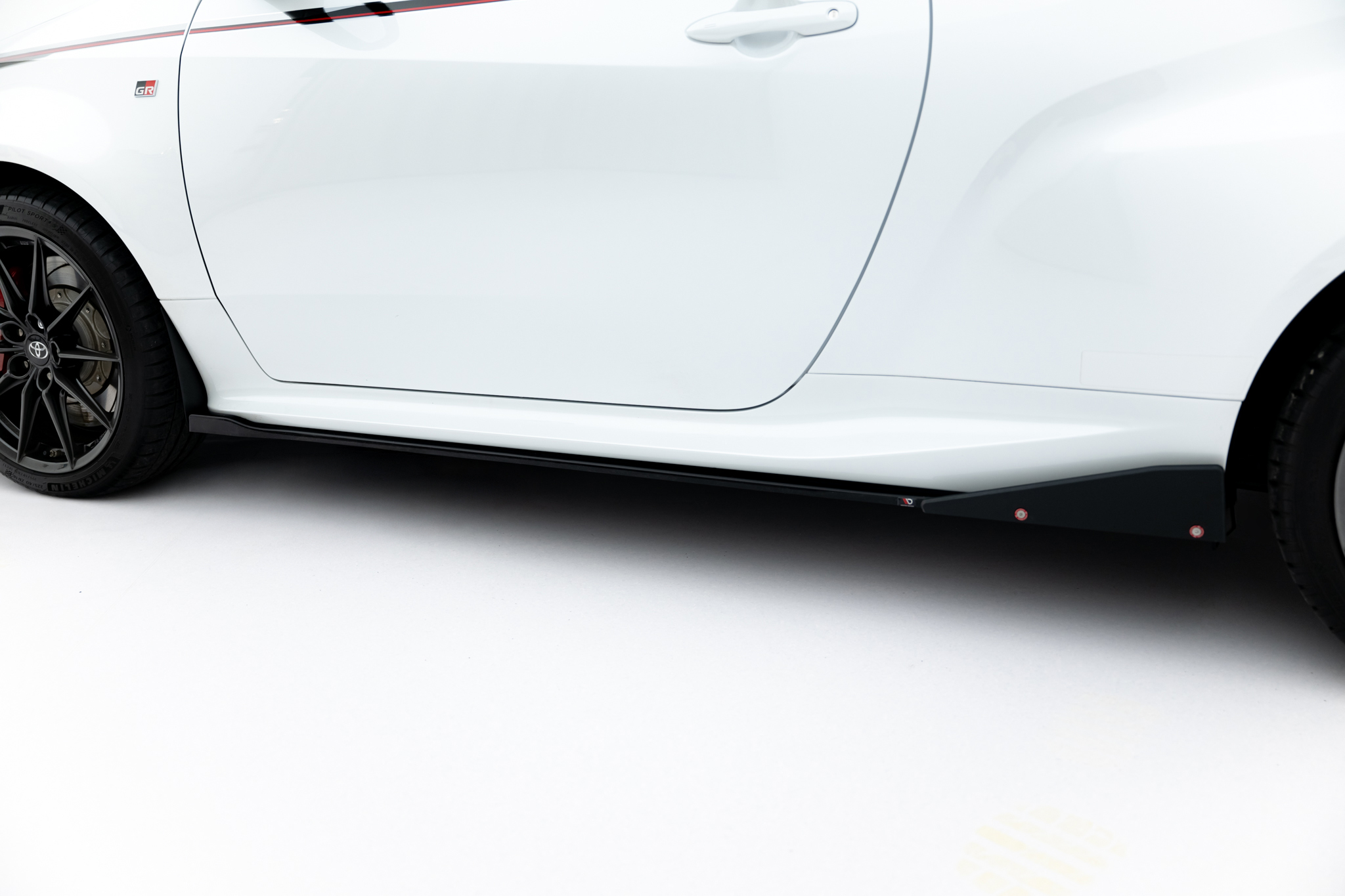 Sideskjørt V.2 Med Flaps Toyota GR Yaris Mk4 - Bilde 3