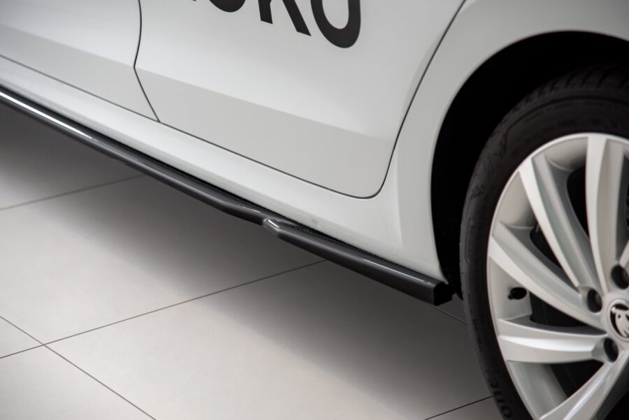Sideskjørt V.2 Skoda Octavia Mk4 – bilde 2 av 7