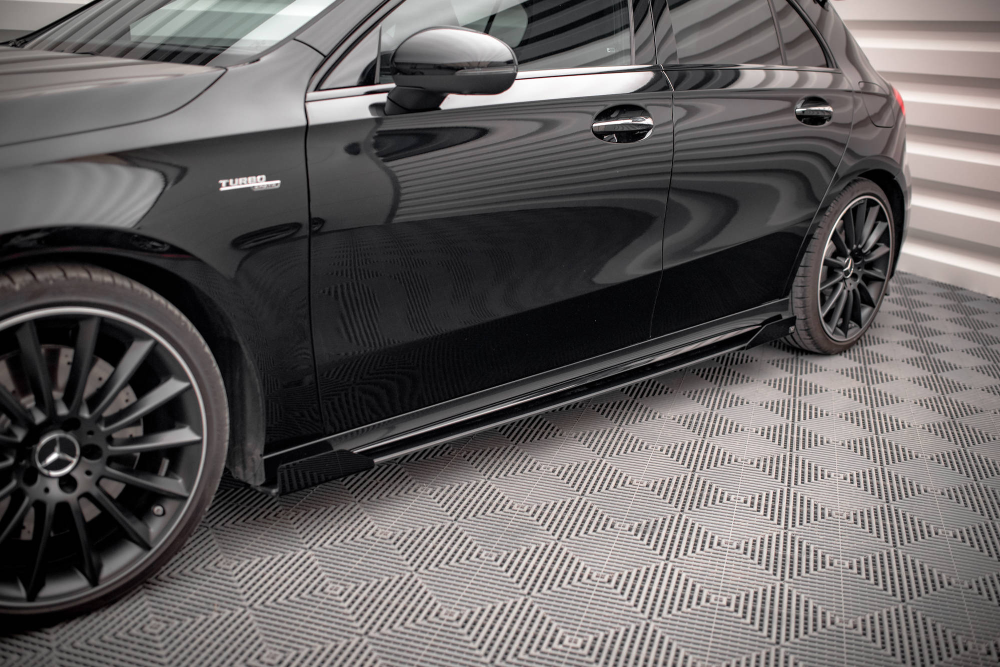 Sideskjørt Street Pro Med Flaps Mercedes A35 AMG / AMG-Line Aero Pack W177