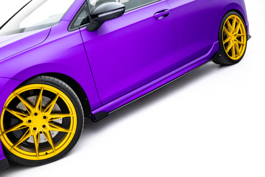 Sideskjørt Street Pro Med Flaps Volkswagen Golf R Mk8 / Mk8 Facelift – bilde 1 av 7
