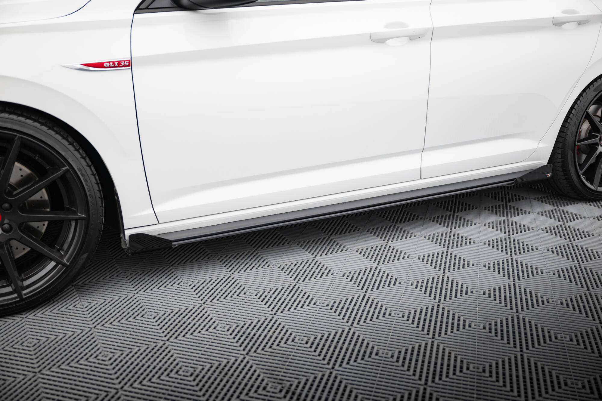 Sideskjørt Street Pro Med Flaps Volkswagen Jetta GLI Mk7