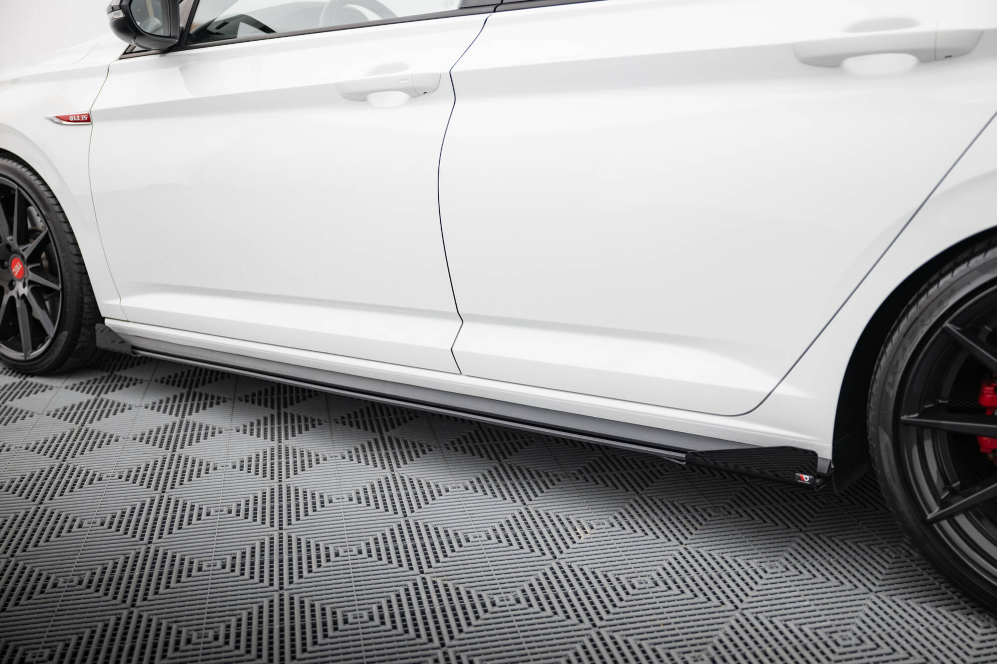 Sideskjørt Street Pro Med Flaps Volkswagen Jetta GLI Mk7 - Bilde 3