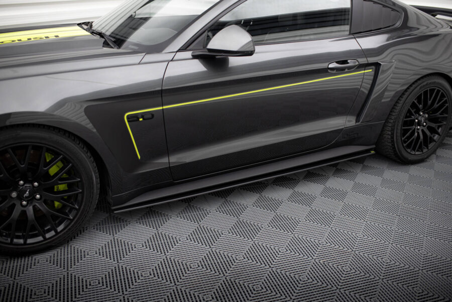 Sideskjørt Street Pro Ford Mustang GT Mk6 – bilde 1 av 5