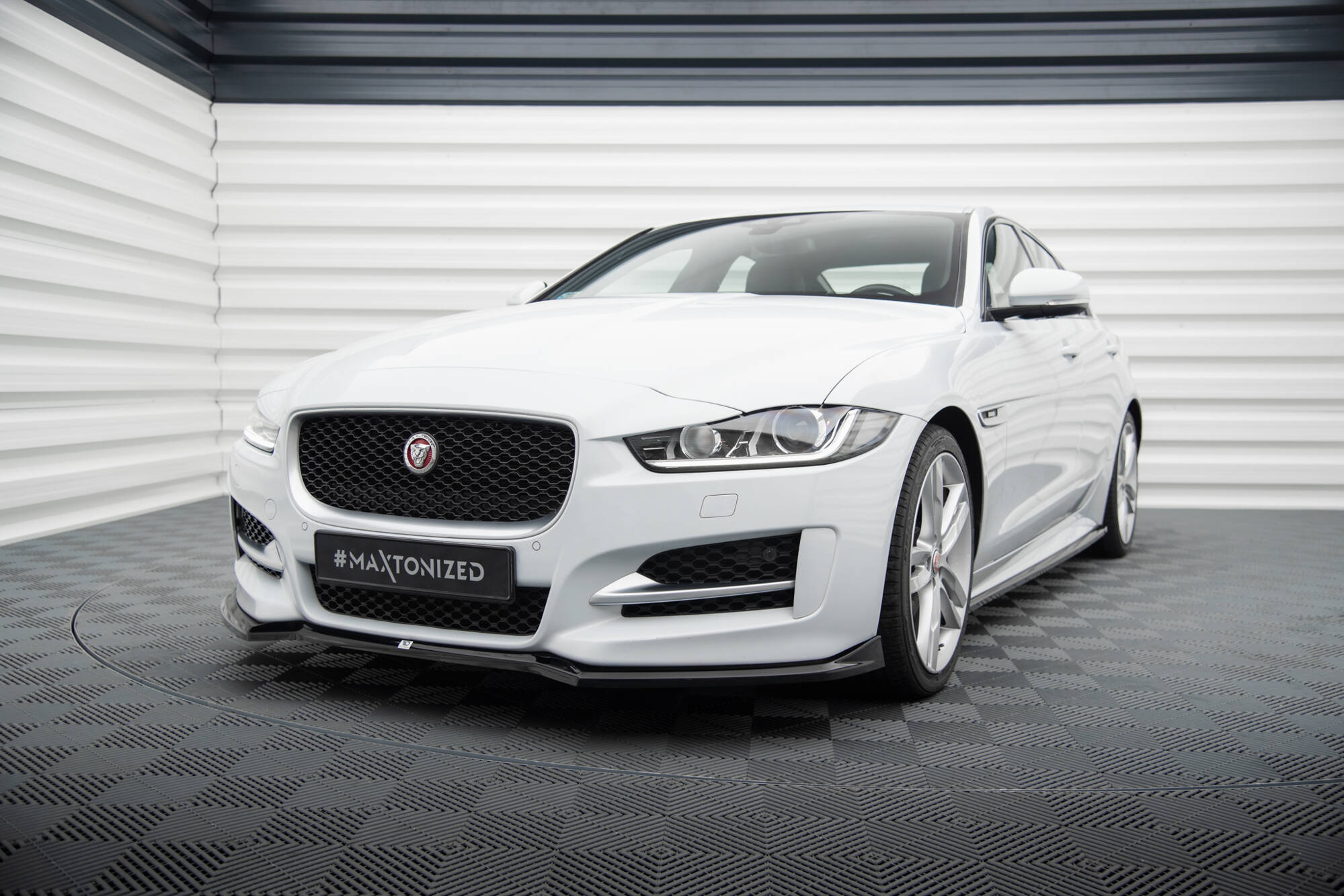 Frontleppe V.1 Jaguar XE R-Sport X760