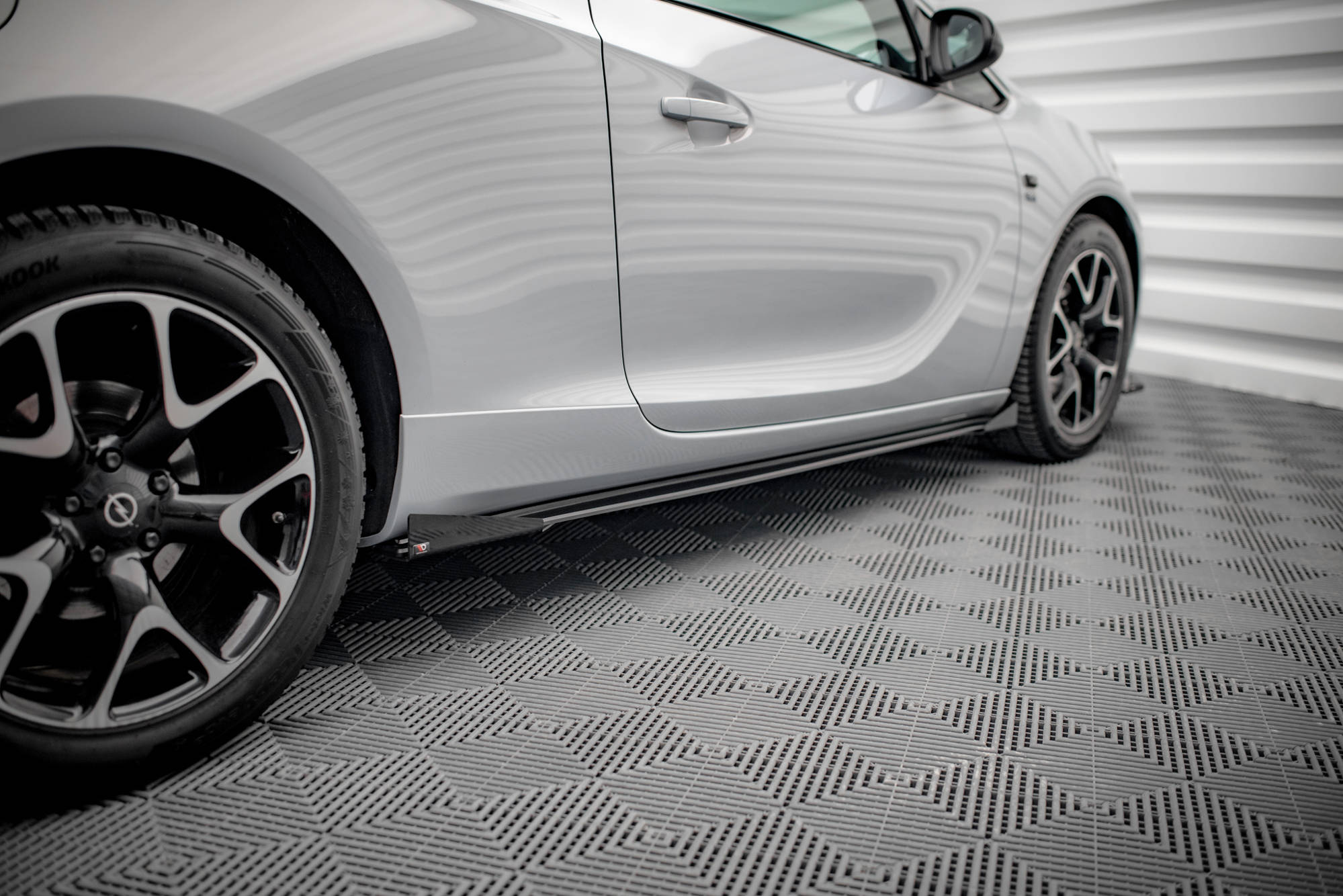 Sideskjørt Street Pro Med Flaps Opel Astra GTC OPC-Line J